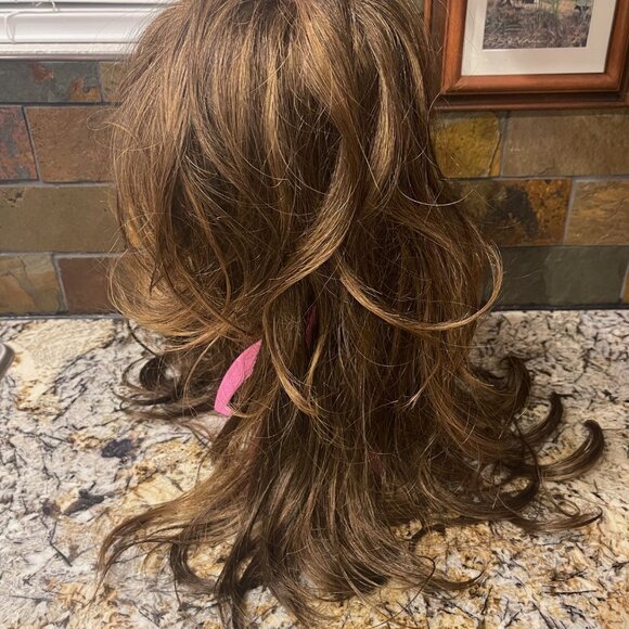 Full Hair Wig - Picture 5 of 7